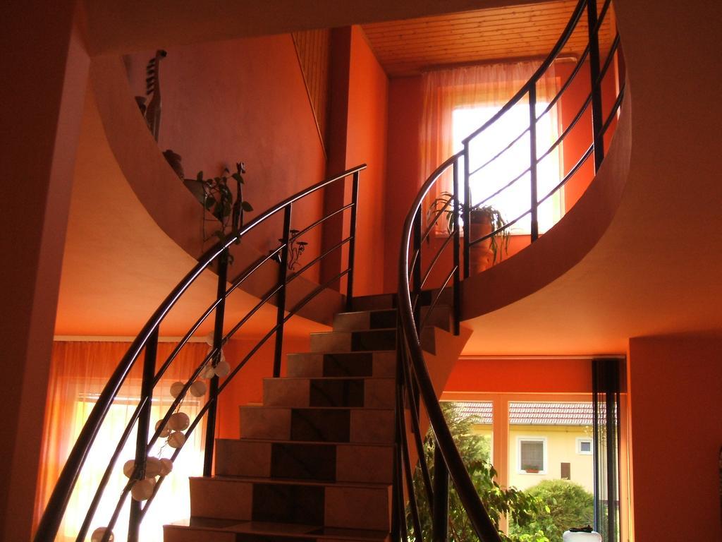 To Vendeghaz Hotel Debrecen Exterior photo